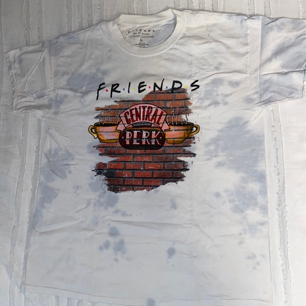 rue 21 large FRIENDS t-shirt